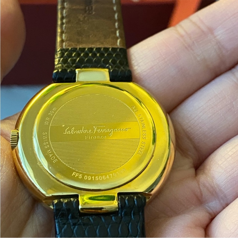 SOLD.Salvatore Ferragamo classic timeless Watch - Picture 10 of 15